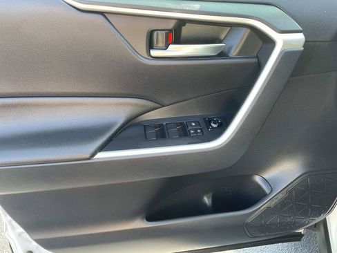 Used 2021 Toyota RAV4 XLE w/ XLE Grade Weather Package AWD/4WD image 18