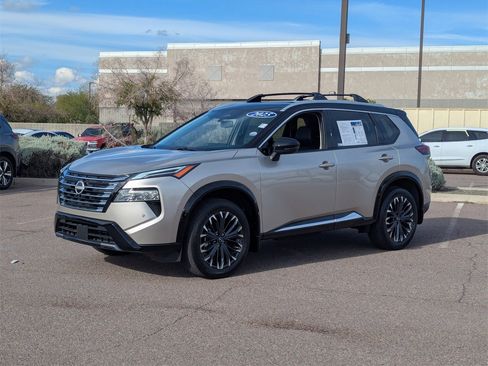 Used 2025 Nissan Rogue Platinum image 2