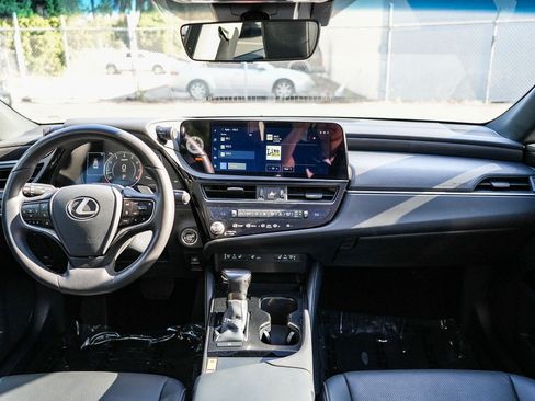 Used 2025 Lexus ES 350 w/ Premium Package FWD image 12