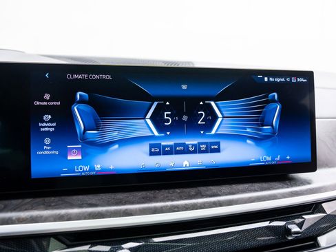 Certified 2024 BMW X7 xDrive40i w/ Climate Comfort Package image 24