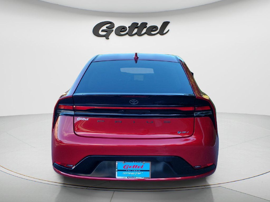 Used 2025 Toyota Prius XLE FWD image 6