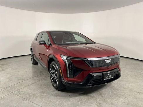 Used 2025 Cadillac Optiq Sport 1 AWD/4WD image 2