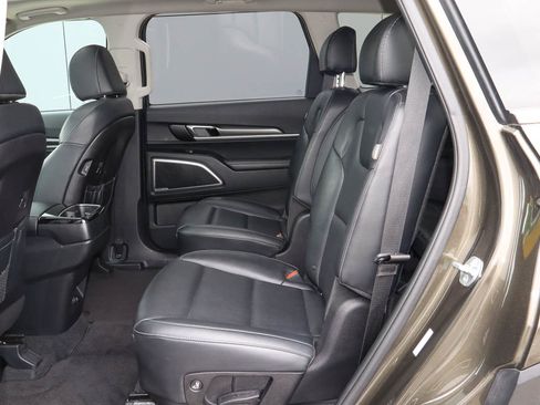 Used 2025 Kia Telluride S FWD image 9