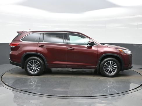 Used 2017 Toyota Highlander XLE image 7