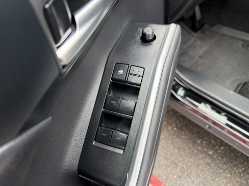 Used 2025 Toyota Highlander XSE image 13