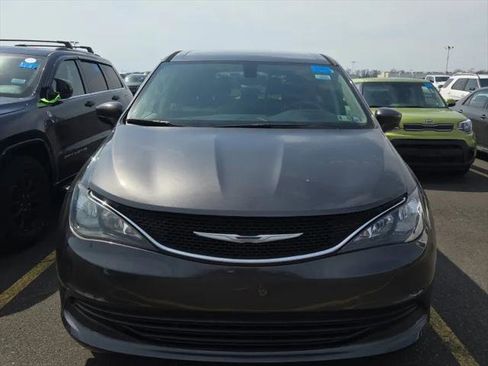 Used 2017 Chrysler Pacifica Touring image 19