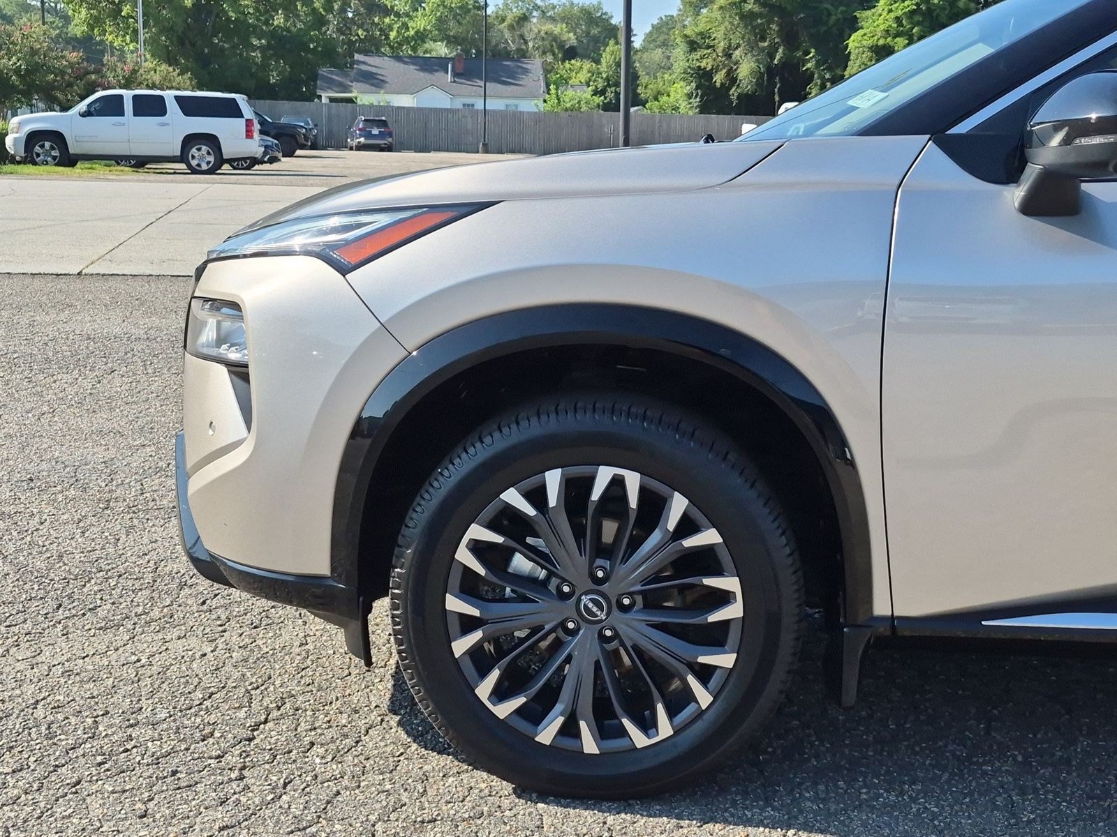 Used 2025 Nissan Rogue Platinum FWD image 35