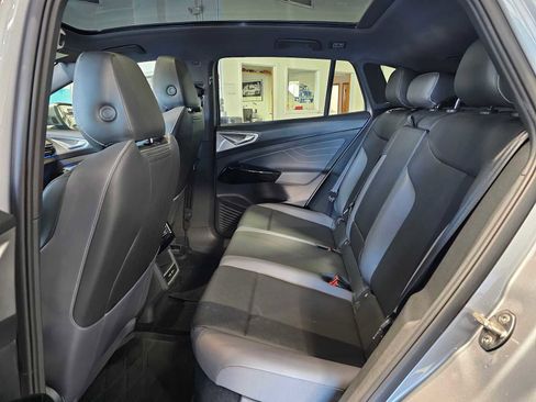 Used 2023 Volkswagen ID.4 Pro S image 17