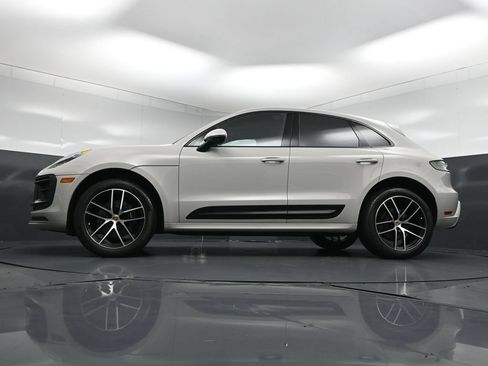 Used 2025 Porsche Macan AWD/4WD image 23