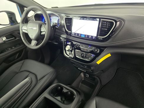 New 2026 Chrysler Pacifica Select image 45