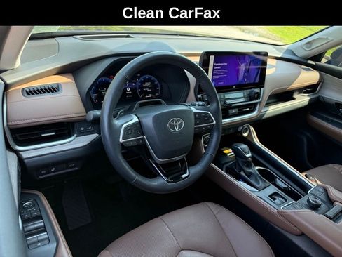 Used 2024 Toyota Grand Highlander AWD image 3