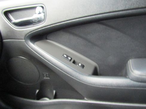 Used 2017 Kia Forte EX image 32