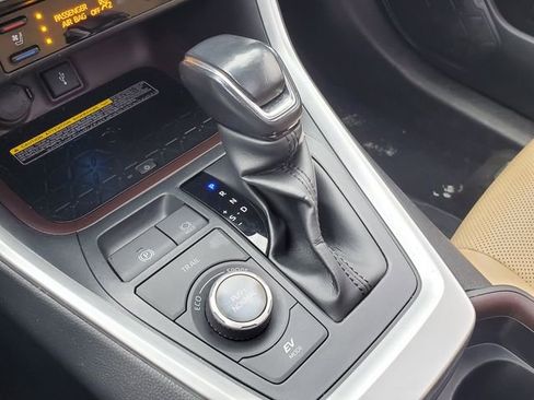 Used 2020 Toyota RAV4 Limited image 35