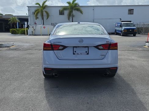 Used 2025 Nissan Altima 2.5 SR AWD/4WD image 6