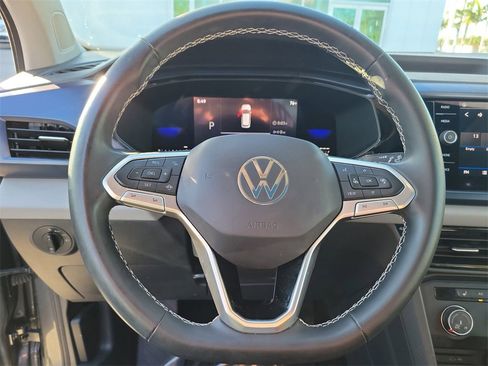 Certified 2022 Volkswagen Taos SE image 17