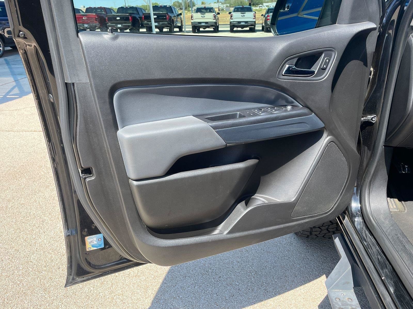 Used 2016 Chevrolet Colorado Z71 AWD/4WD image 12