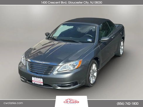 Used 2011 Chrysler 200 Touring image 2