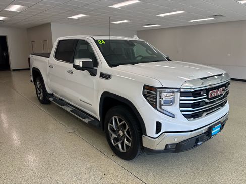 Used 2024 GMC Sierra 1500 SLT w/ SLT Convenience Package image 4