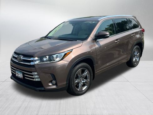 Used 2017 Toyota Highlander Limited Platinum AWD/4WD image 3