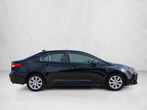 Used 2025 Toyota Corolla LE FWD image 4