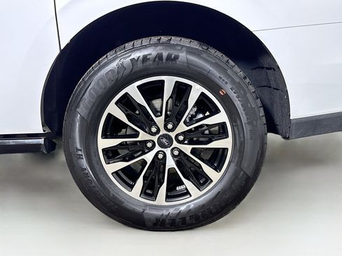 Used 2025 Ford Expedition Max Platinum image 32