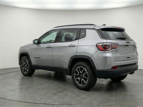 Used 2025 Jeep Compass Trailhawk AWD/4WD image 6