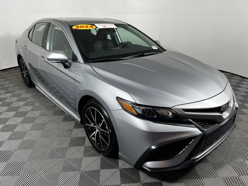 Certified 2024 Toyota Camry SE FWD image 3