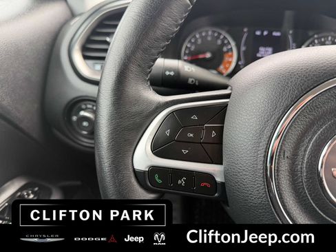 Certified 2023 Jeep Renegade Latitude w/ Premium Group AWD/4WD image 23