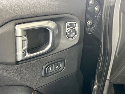 Used 2022 Jeep Gladiator Mojave w/ Cold Weather Group image 18