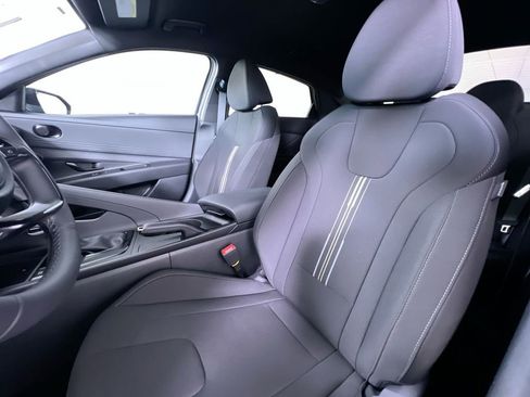 Used 2025 Hyundai Elantra Sport image 13
