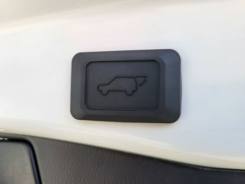 Used 2025 Toyota RAV4 XLE w/ Convenience Package image 11