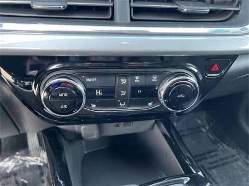 Certified 2024 Chevrolet Trax LT w/ Driver Confidence Package image 15