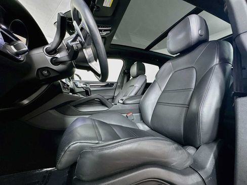 Certified 2023 Porsche Cayenne AWD/4WD image 5