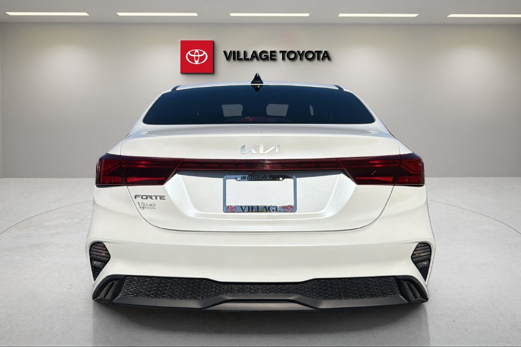 Used 2024 Kia Forte LXS w/ LXS Technology Package FWD image 4