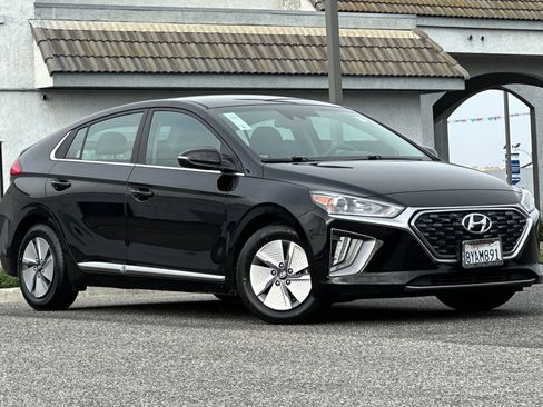Used 2022 Hyundai Ioniq SE image 2