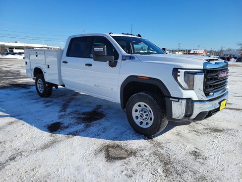 New 2026 GMC Sierra 3500 Pro w/ Convenience Package image 9
