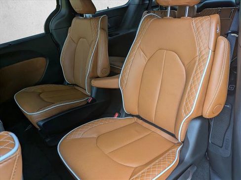 New 2026 Chrysler Pacifica Pinnacle FWD image 12
