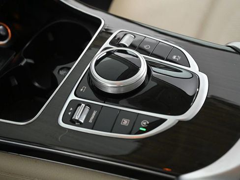 Used 2019 Mercedes-Benz GLC 300 4MATIC image 18