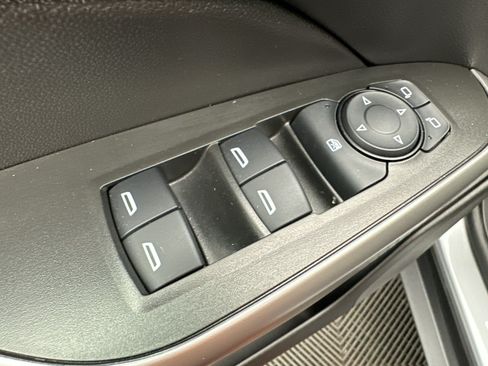 Certified 2024 Chevrolet Trax RS FWD image 25