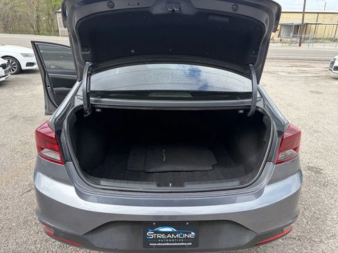 Used 2020 Hyundai Elantra SE w/ Cargo Package (C1) FWD image 12