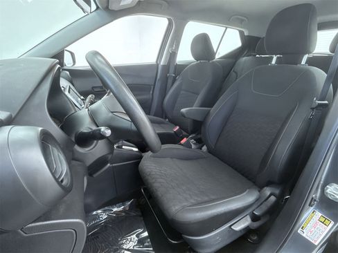 Used 2021 Nissan Kicks S image 10