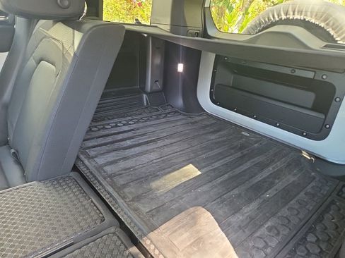 Used 2024 Land Rover Defender 110 X-Dynamic SE image 81