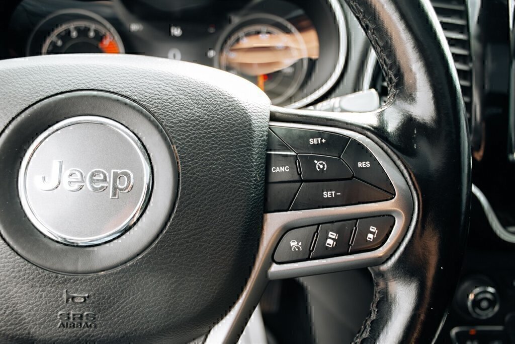 Used 2021 Jeep Cherokee Limited AWD/4WD image 16