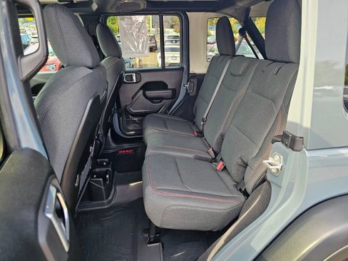 Used 2025 Jeep Wrangler Unlimited Rubicon w/ Convenience Group AWD/4WD image 21