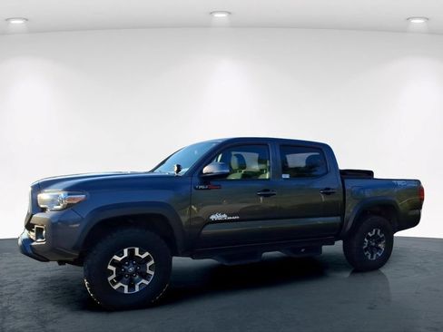 Used 2019 Toyota Tacoma TRD Off-Road AWD/4WD image 6