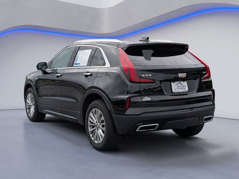 Used 2025 Cadillac XT4 Premium Luxury FWD image 8