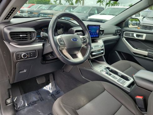 Used 2023 Ford Explorer XLT RWD image 9