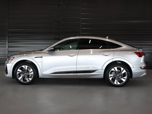 Used 2022 Audi e-tron Premium image 13