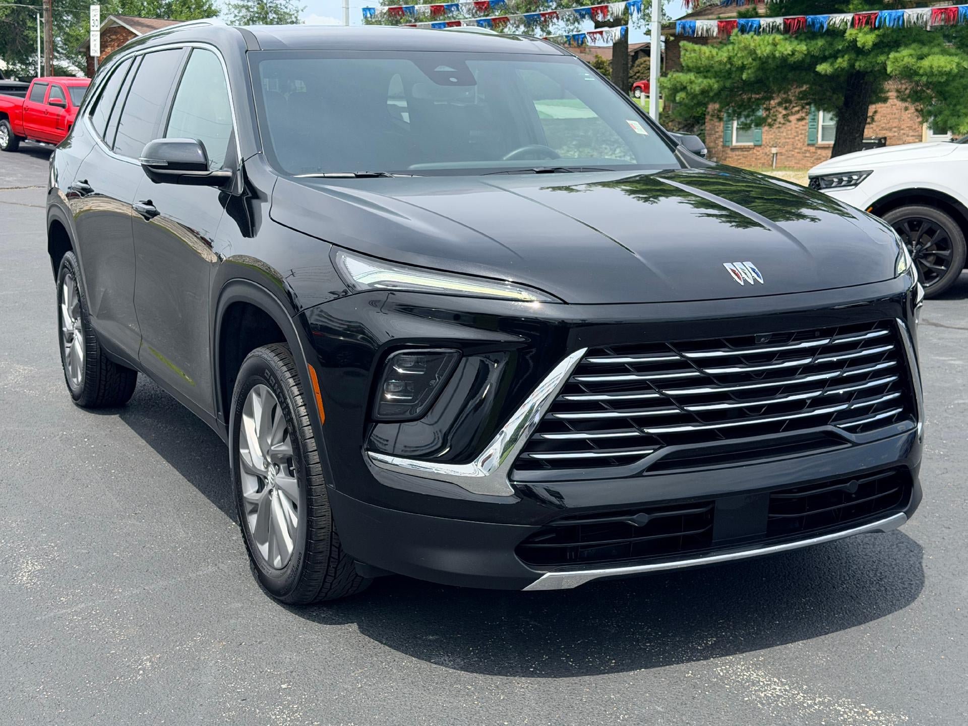 Used 2025 Buick Enclave Preferred FWD image 3