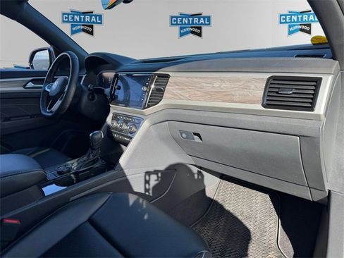 Used 2022 Volkswagen Atlas Cross Sport SE image 11
